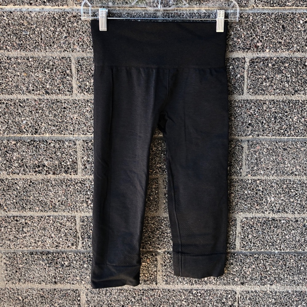 Lululemon crop leggings size 6